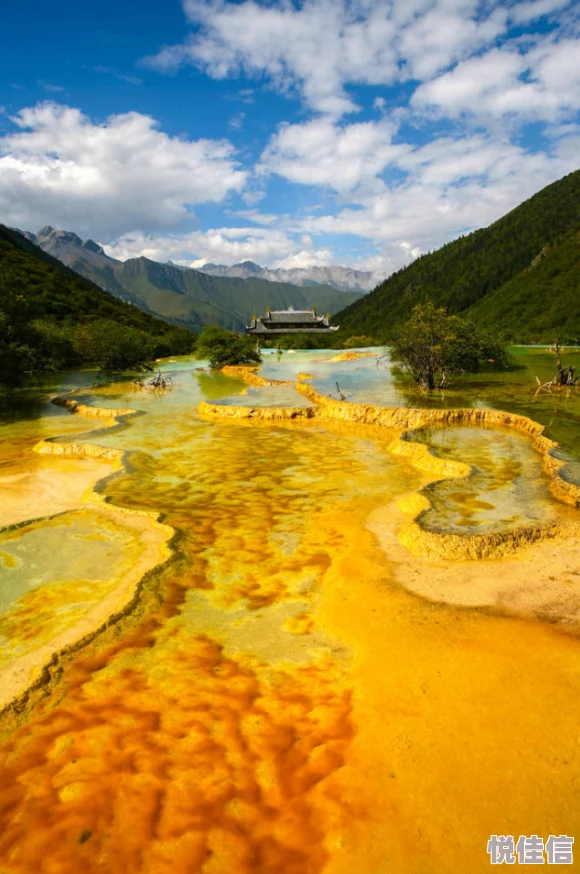 十大黄台之黄龙风景名胜区为何彩池梯田雪山峡谷构成奇特景观